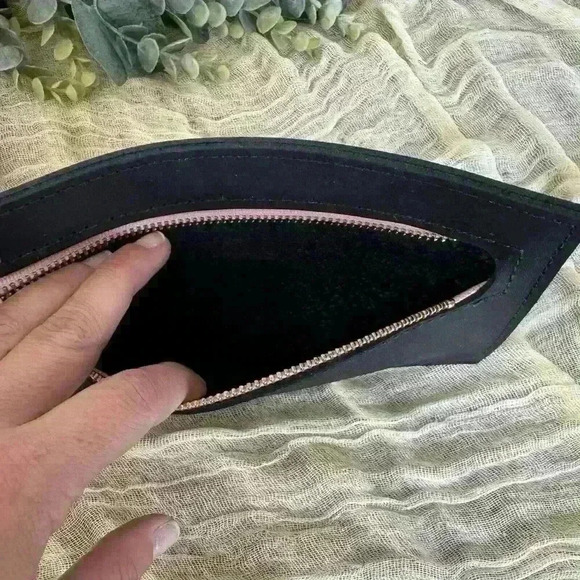 Wolf Leathers Clutch,‎ Pink/Black Brass Essentials Thin Nubuck Leather - Picture 5 of 7